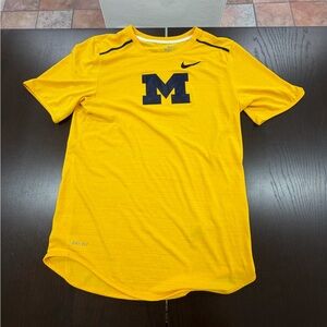 One size small Nike shirt